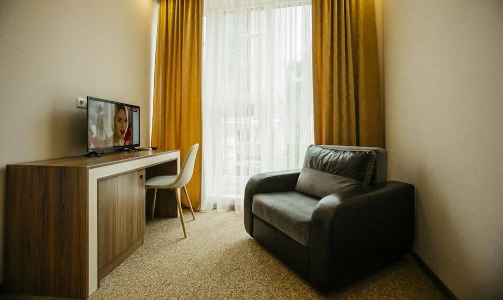 City Hotel Batumi Exterior photo