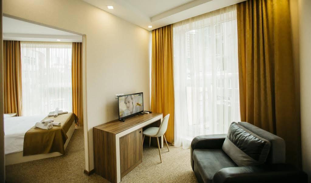 City Hotel Batumi Exterior photo