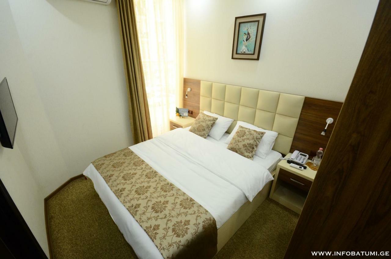 City Hotel Batumi Exterior photo